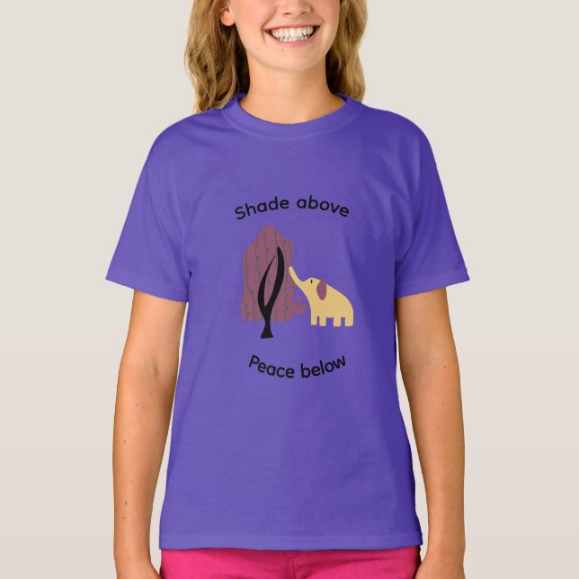 Fredlig Elefant Under Träd T Shirt (Framsida)