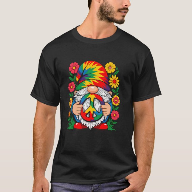 Fredlig Gnome Med Regnbågshatt Och Blommor T Shirt (Framsida)