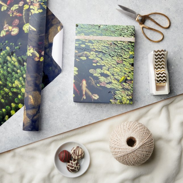 Fredlig Koi Fish Pond Presentpapper (Hantverk)