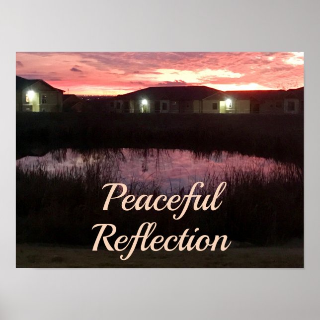 Fredlig reflektion solnedgång över dammen poster (Framsidan)