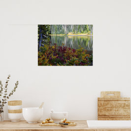 Fredlig sjö Levande höstfärgslandskap Poster