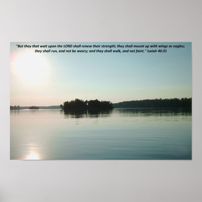 Fredlig sjö och avlägsna träd med skrift poster (Framsidan)