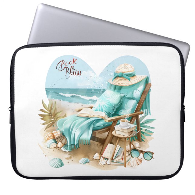 FREDLIG STRANDSCEN MED BÖCKER STOL FILTAR LAPTOP FODRAL (Framsidan)