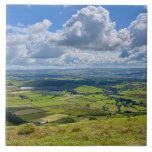 Fredlig vy från Pendle Backe.. Kakelplatta<br><div class="desc">Det är i ställe som jag föll galet i kärlek på den brittiska landsbygden som har så mycket skönhet att erbjuda. Väg leder till Pendle Backe överst i Lancashire och är ett av mina favoritställen.</div>