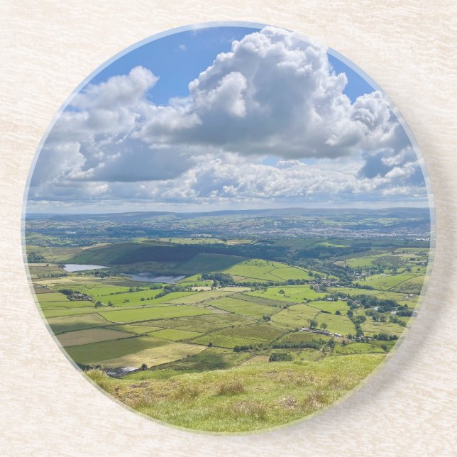 Fredlig vy från Pendle Backe.. Underlägg (Framsidan)