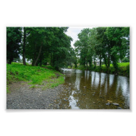 Fredliga floden Elwy Shores i St. Asaph Fototryck