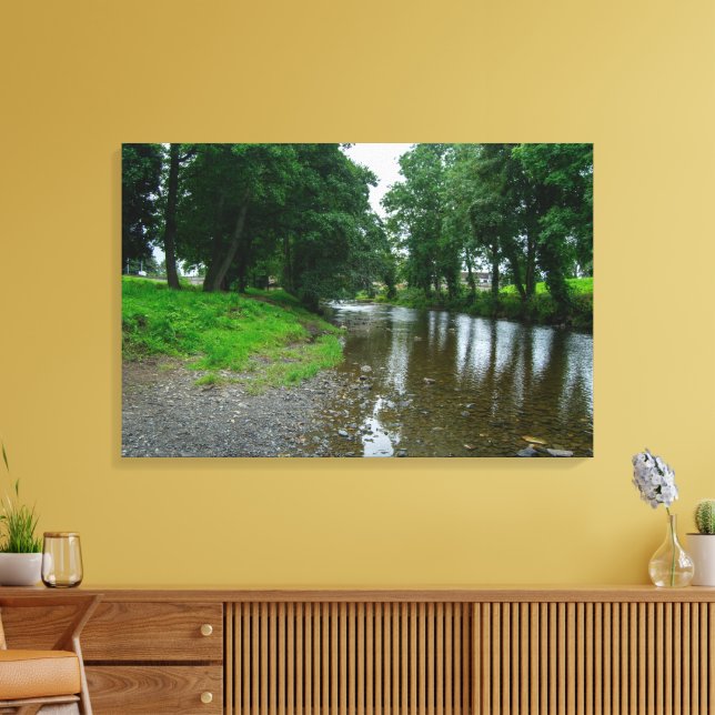 Fredliga floden Elwys stränder i St Asaph Canvastryck (Insitu (Vardagsrum))