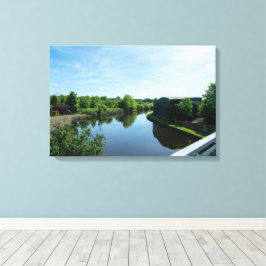 Fredliga strandlinjer vid Wakefield Waterfront Canvastryck