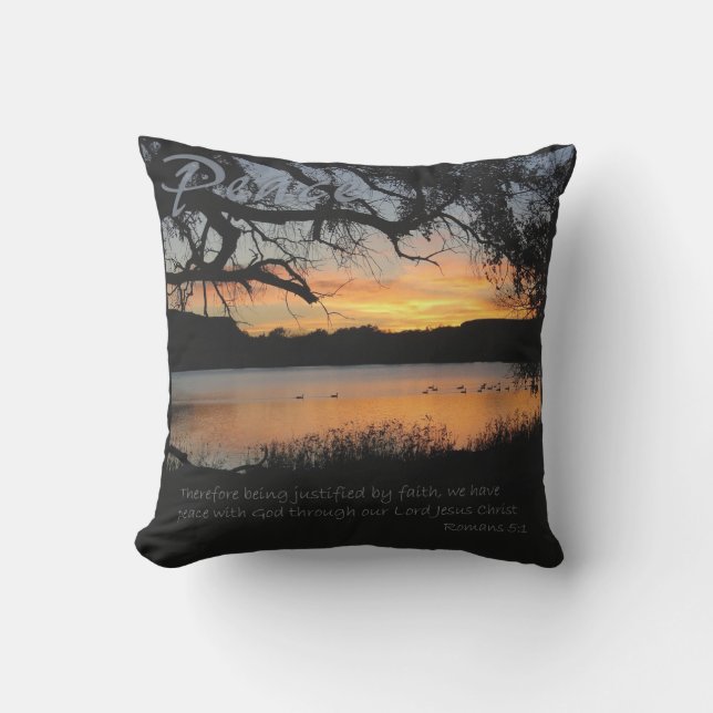 Fredspilow Sjö Sunset Pillow Romans 5 Kudde (Framsida)