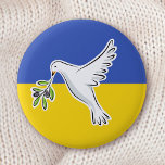 Fredsprocessen i Ukraina i flagga mot krig Knapp<br><div class="desc">Knappen krig i Ukraina med en vit duva som bär ett olivträd gren på blå och gult ukransk flagga.</div>