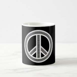 fredsteckenet tangentbord piano isolerat kreativ kaffemugg