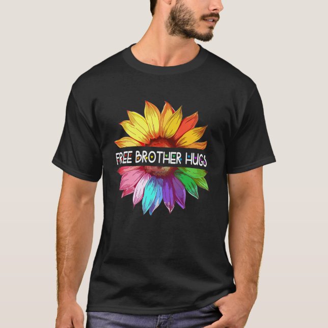 Free Brother Hugs LGBTQ LGBT Pride Daisy Rainbow F T Shirt (Framsida)