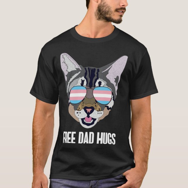 Free Dad Hugs Funny Cat Trans Pride T Shirt (Framsida)
