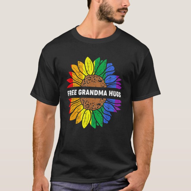 Free Grandma Hugs Lgbt Daisy Rainbow Flower Hippie T Shirt (Framsida)