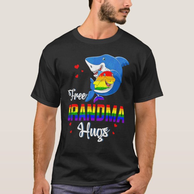 Free Grandma Hugs Rainbow Shark Lgbt Pride Gay Les T Shirt (Framsida)