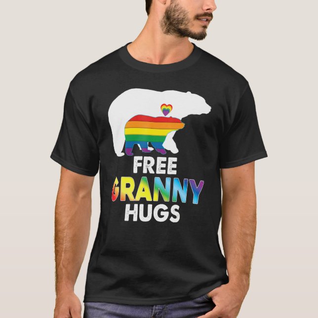 Free Granny Hugs Rainbow Bear Lgbt Pride Gay Lesbi T Shirt (Framsida)