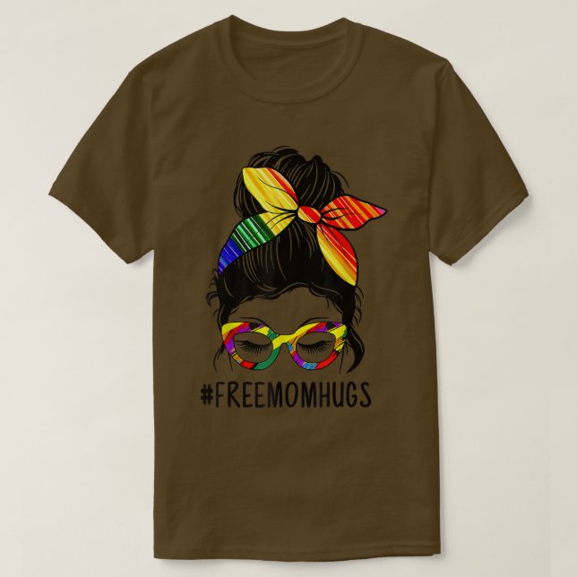Free Mamma Hugs LGBT Kärlek är kärlek HBT-pridet  T Shirt (Design framsida)