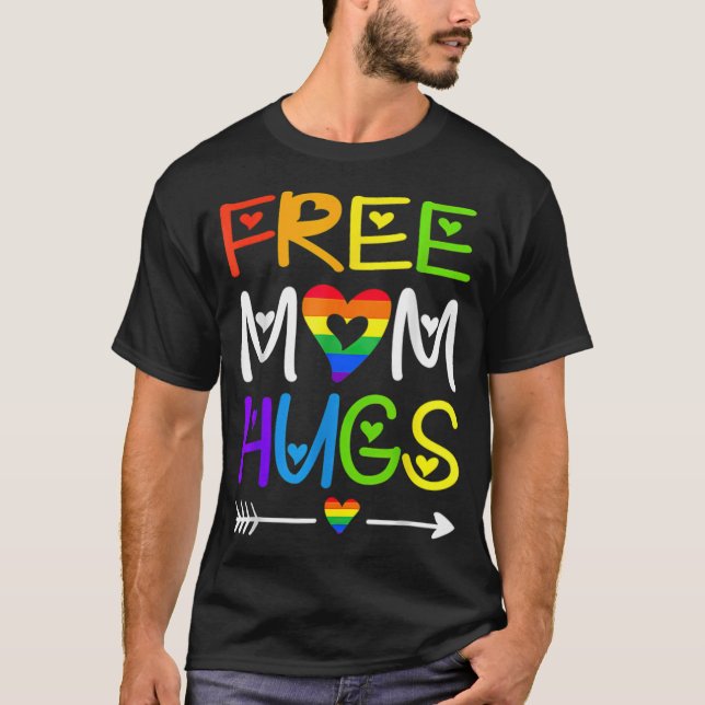 Free Mamma Hugs Rainbow Heart LGBT  T Shirt (Framsida)