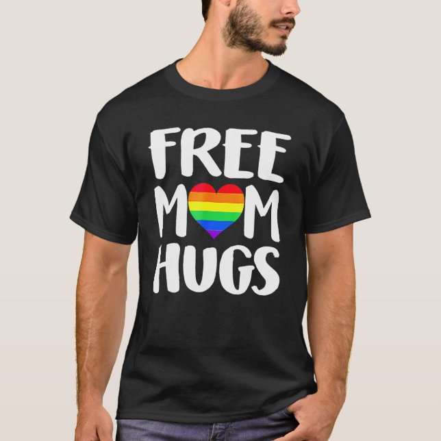 Free Mom Hugs Heart Rainbow Flag LGBT Pride Month T Shirt (Framsida)