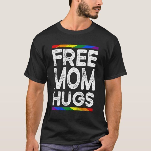 Free Mom Hugs LGBT Flag LGBTQ Rainbow Pride Mother T Shirt (Framsida)