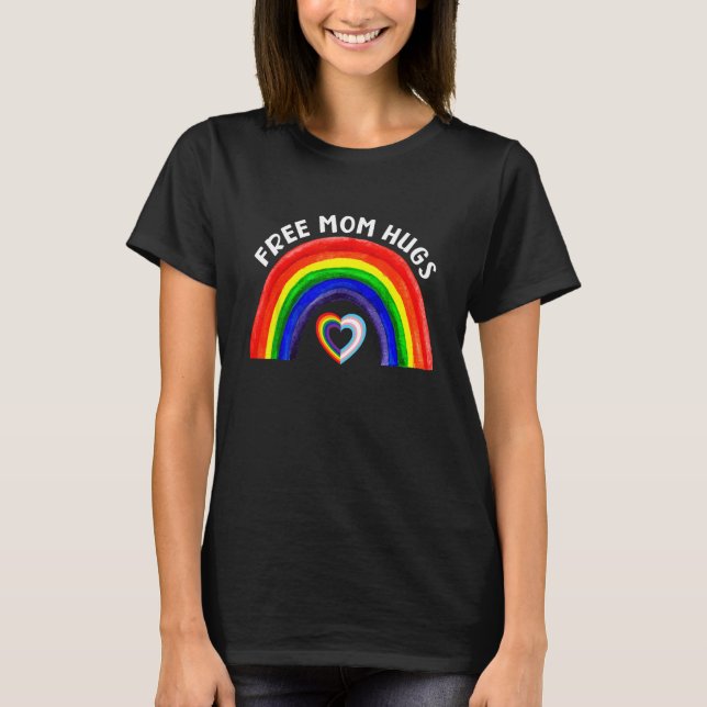 Free Mom Hugs LGBT Rainbow And Transgender Flag He T Shirt (Framsida)