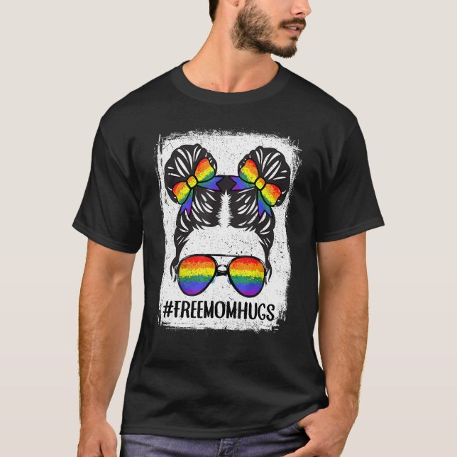 Free Mom Hugs Messy Bun LGBT Gay Pride Month LGBTQ T Shirt (Framsida)
