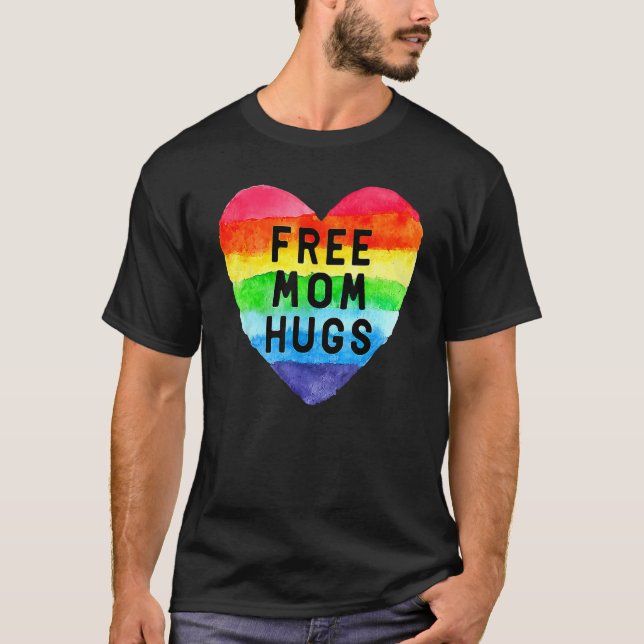 Free Mom Hugs Rainbow Heart Lgbt Lgbtq Pride Month T Shirt (Framsida)