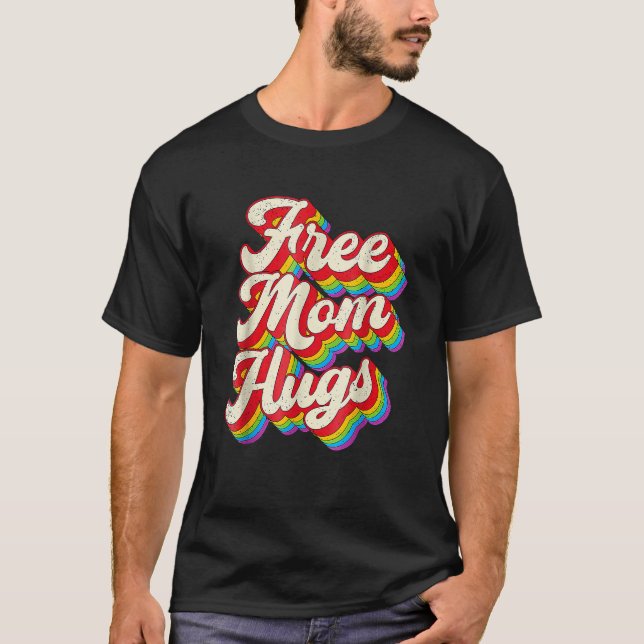 Free Mom Hugs  Rainbow Heart LGBT Pride Month T Shirt (Framsida)