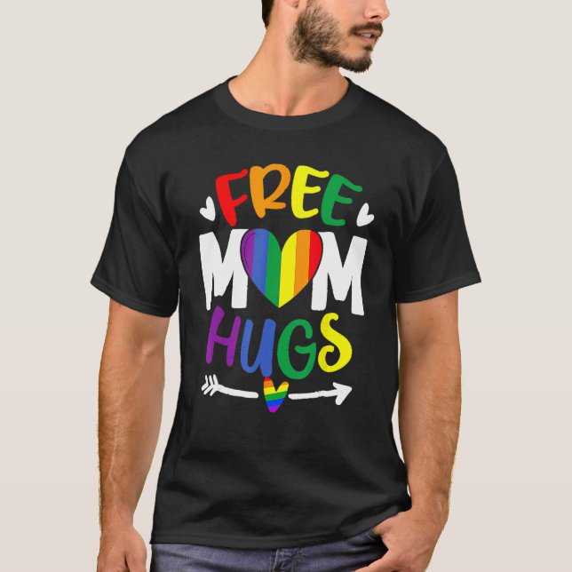 Free Mom Hugs Rainbow LGBT Lesbian Gay Trans Pride T Shirt (Framsida)