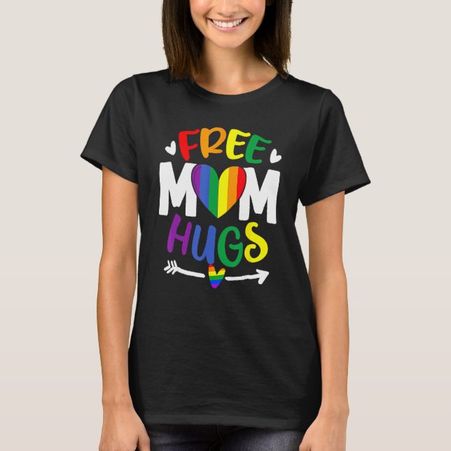 Free Mom Hugs Rainbow LGBT Lesbian Gay Trans Pride T Shirt (Framsida)