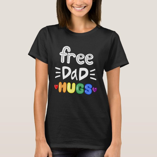 Free Pappa Hugs LGBTQ Pride Rainbow Lesbisk Gay Bi T Shirt (Framsida)