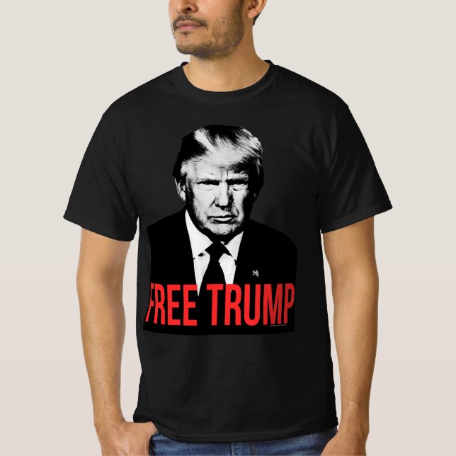 Free Trump Mugshot Photo Bild Donald Trump 2024 T Shirt (Framsida)
