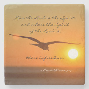 Freedom Bible Verse, Bird Flies at Sunset Stenunderlägg