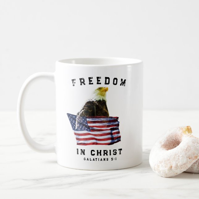 Freedom in Christ Bald Eagle & USA Flag Christian Kaffemugg (Med munk)
