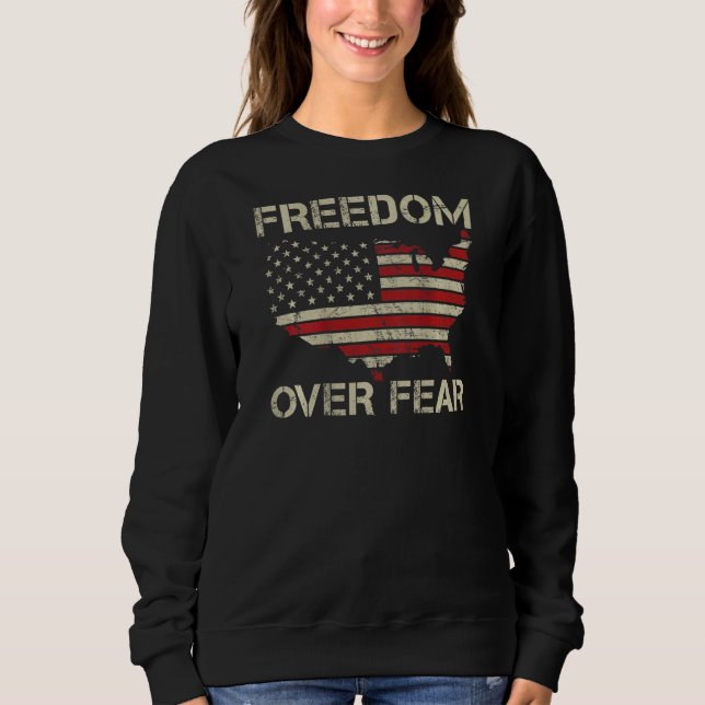 Freedom Over Fear American Rights USA Flag ON BACK T Shirt (Framsida)