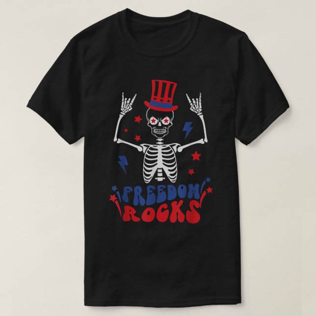 Freedom Sten Skeleton American Flagga Lycklig 4:e  T Shirt (Design framsida)