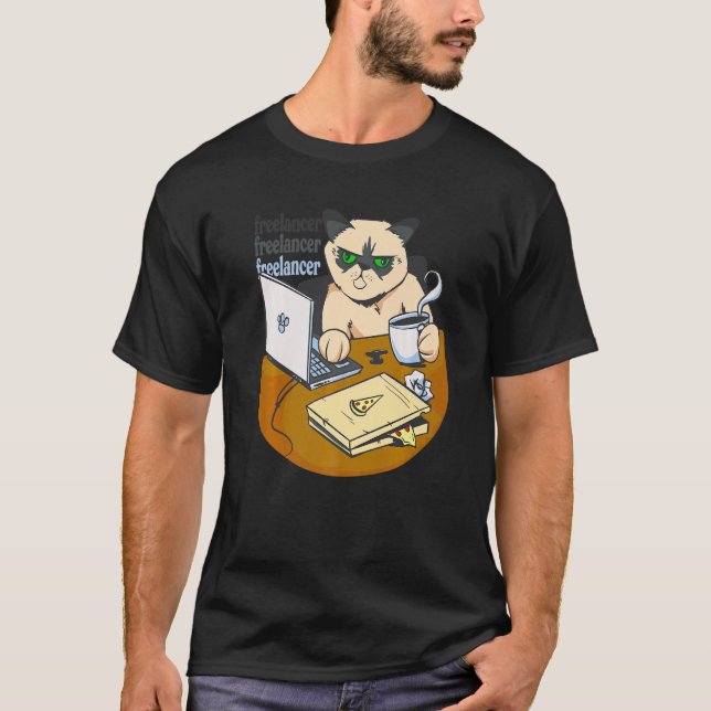 Freelancer-katt som arbetar med kaffe från hempizz t shirt (Framsida)