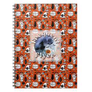 Frekvent Flyer Halloween Witch Riding Broomstick Anteckningsbok