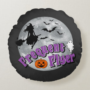 Frekvent Flyer Halloween Witch Riding Broomstick Rund Kudde