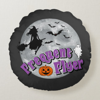 Frekvent Flyer Halloween Witch Riding Broomstick Rund Kudde