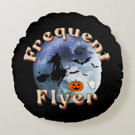 Frekvent Flyer Halloween Witch Riding Broomstick Rund Kudde
