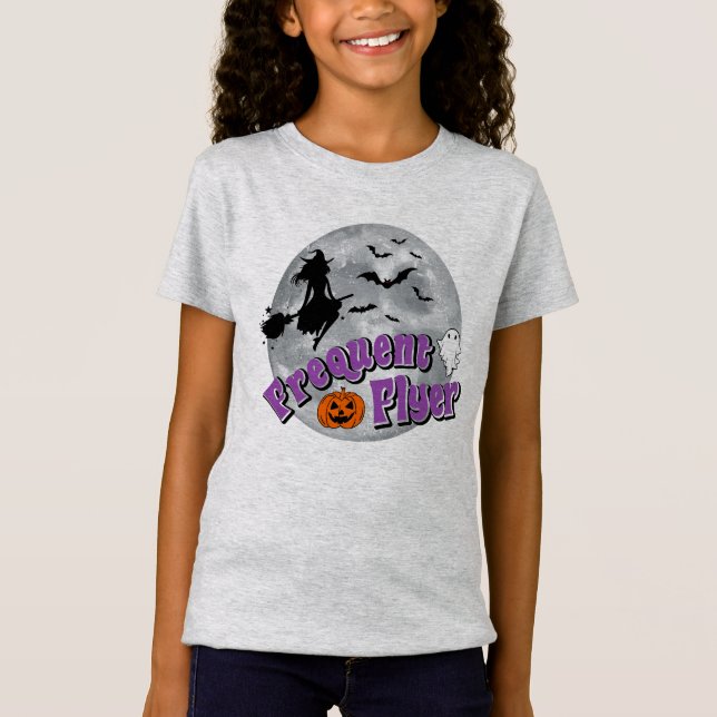 Frekvent Flyer Halloween Witch Riding Broomstick T Shirt (Framsida)