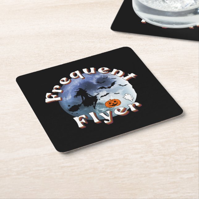 Frekvent Flyer Halloween Witch Riding Broomstick Underlägg Papper Kvadrat (Vinklad)