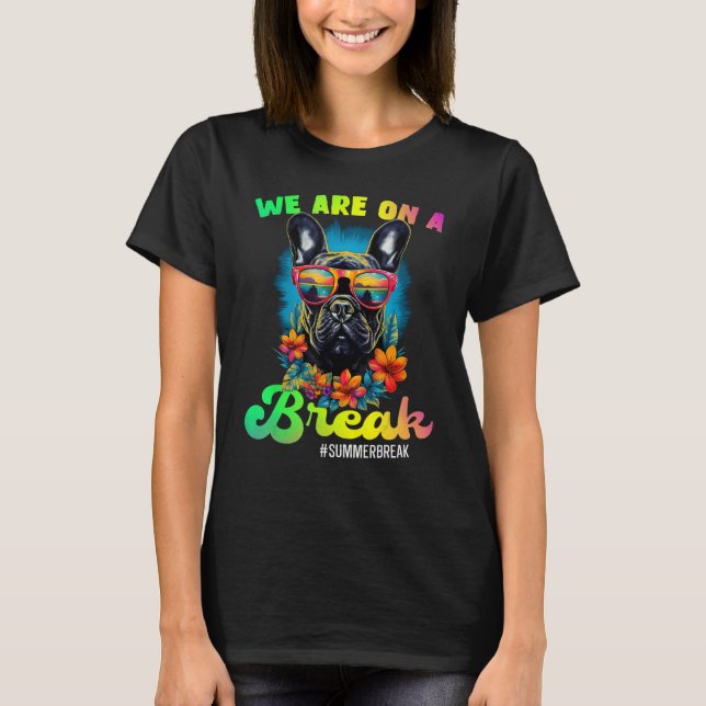 French Bulldogs We Are On A Break Hello Summer Tea T Shirt (Framsida)