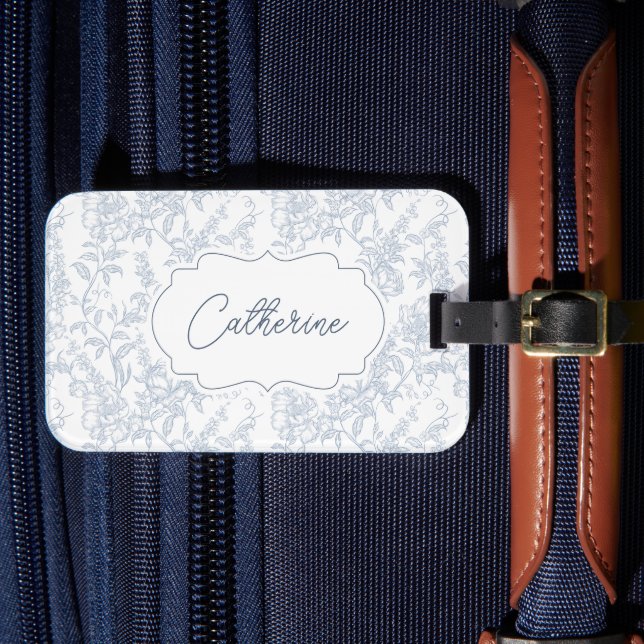 French Country Blue Toile Floral Lace Personalized Bagagebricka (Framsida Insitu 4)