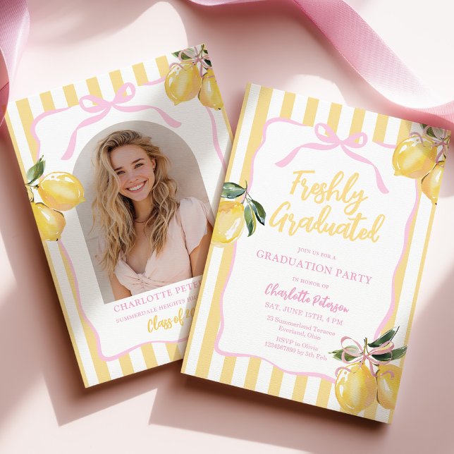 Freshly Graduated Coquette Graduation Invitation Inbjudningar (Skapare uppladdad)