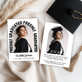 Freshly Graduated Retro Graduation Announcement Meddelande
