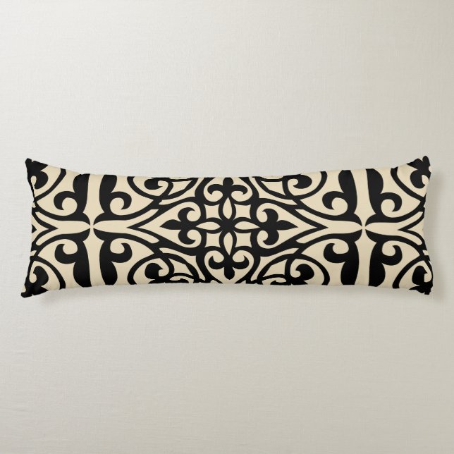 Fretwork Body Pillow Kroppskudde (Framsidan)