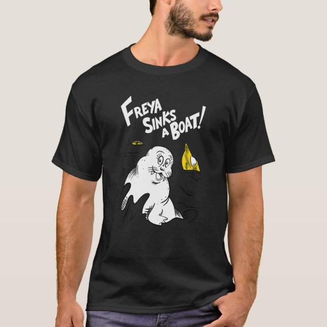 Freya Valrossen Sänker En Båt T Shirt (Framsida)