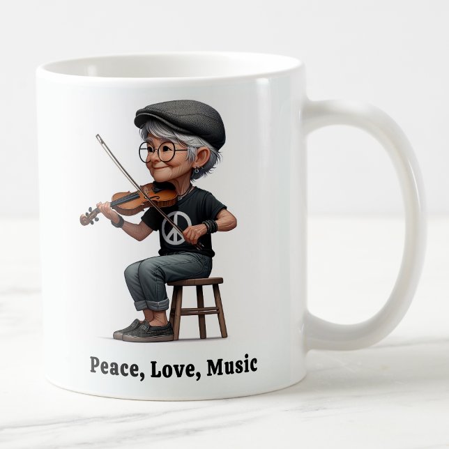 Fri, sporrad äldre medborgare som njuter av livet kaffemugg (Skapare uppladdad)